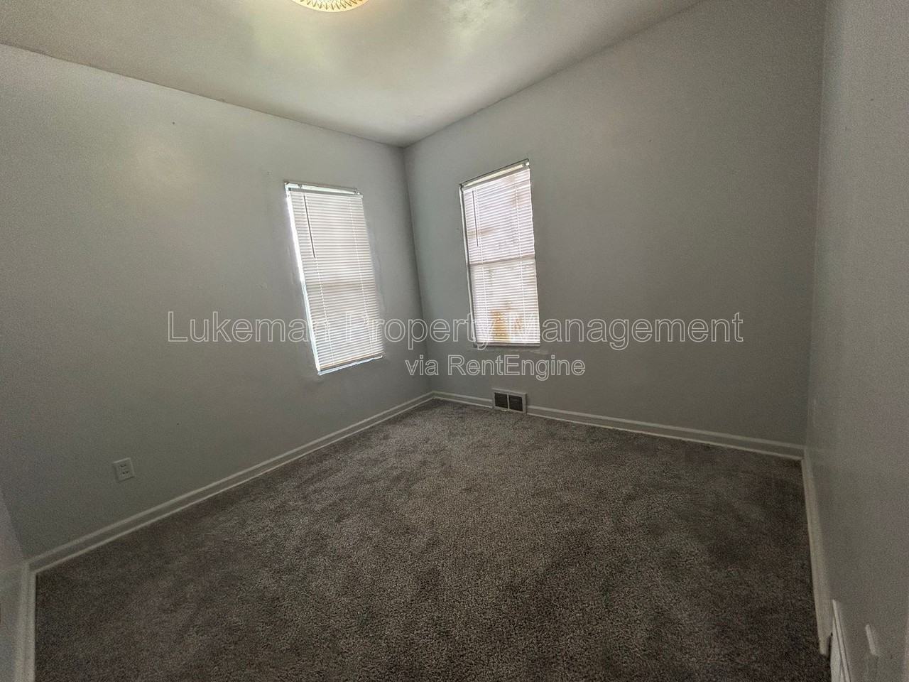 5816 Vermont Ave - Photo 6 of 8