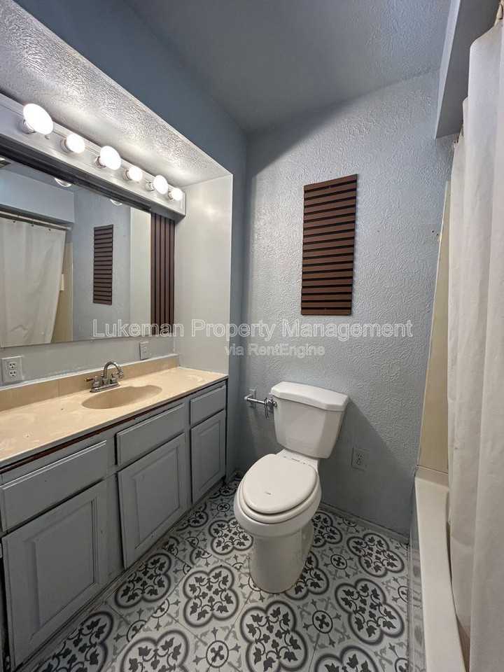 5816 Vermont Ave - Photo 7 of 8