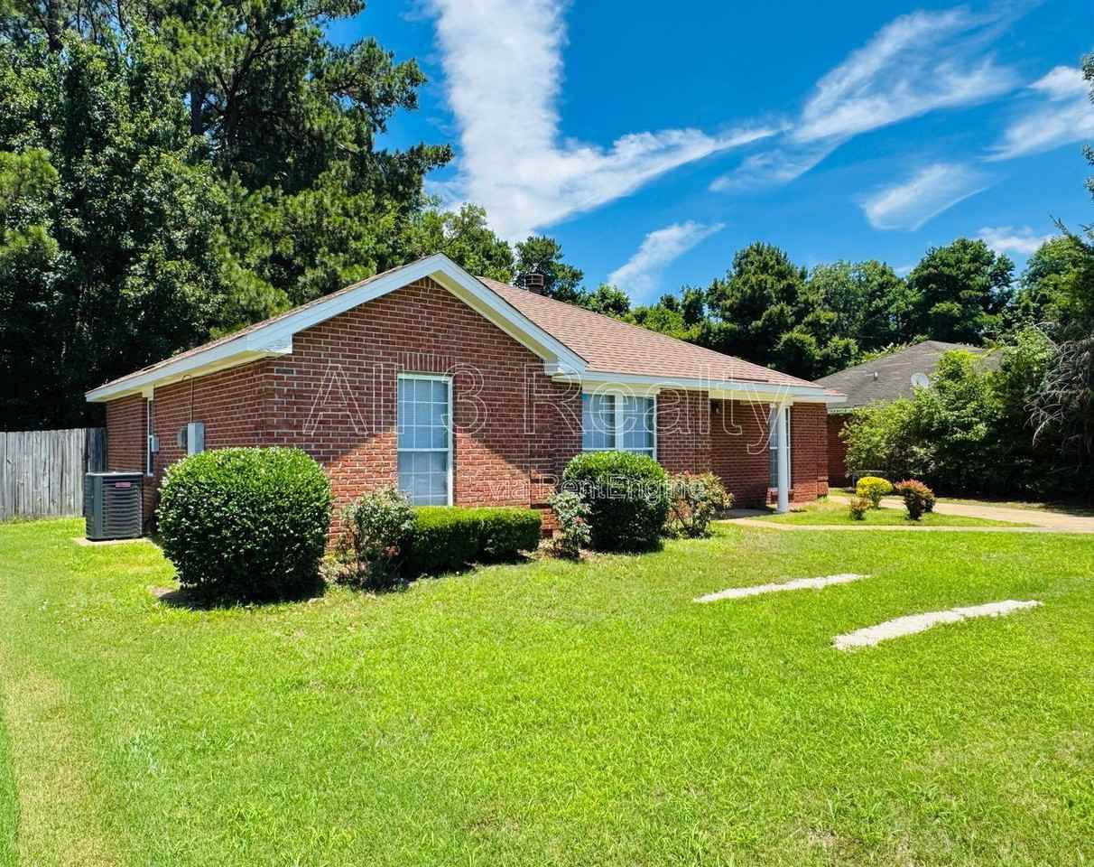 6917 Oak Side Dr - Photo 2 of 34
