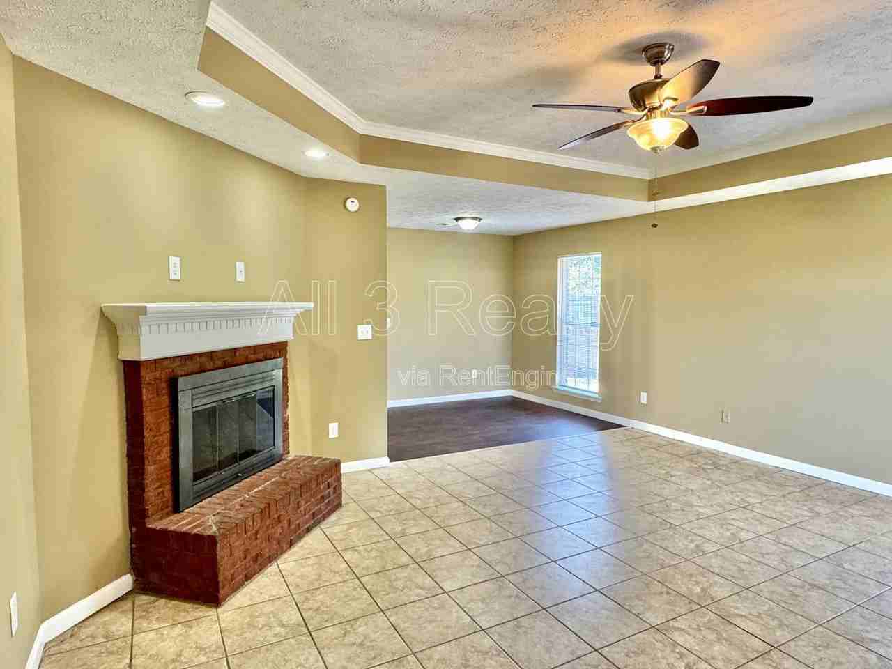 6917 Oak Side Dr - Photo 7 of 34