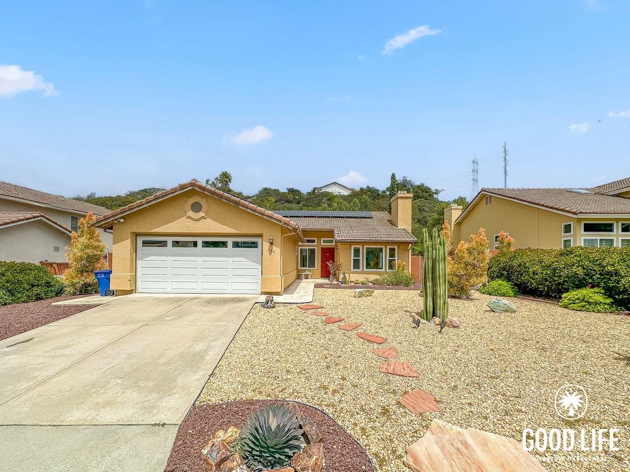 581 Canyon Dr - Photo 2 of 24