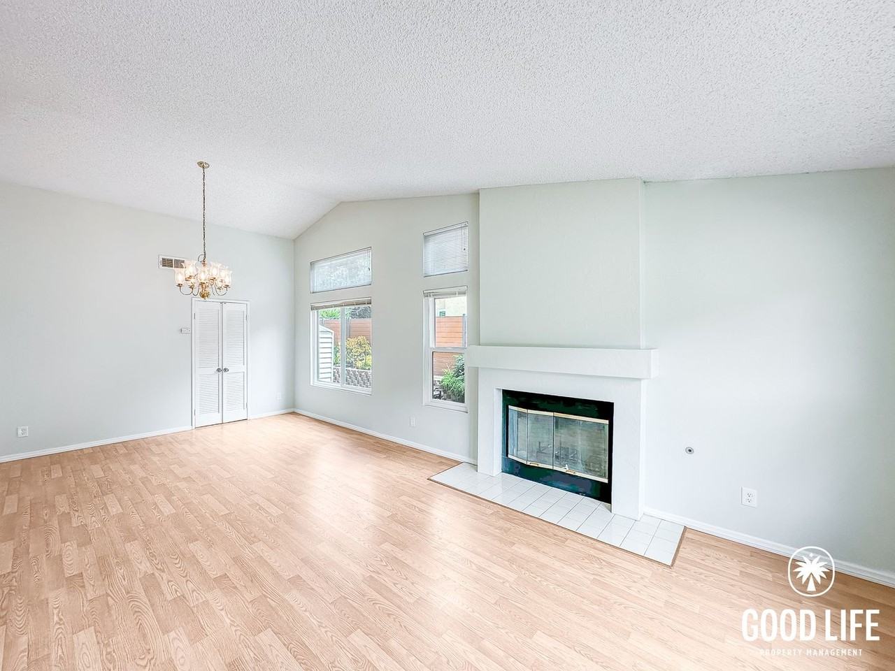 581 Canyon Dr - Photo 3 of 24