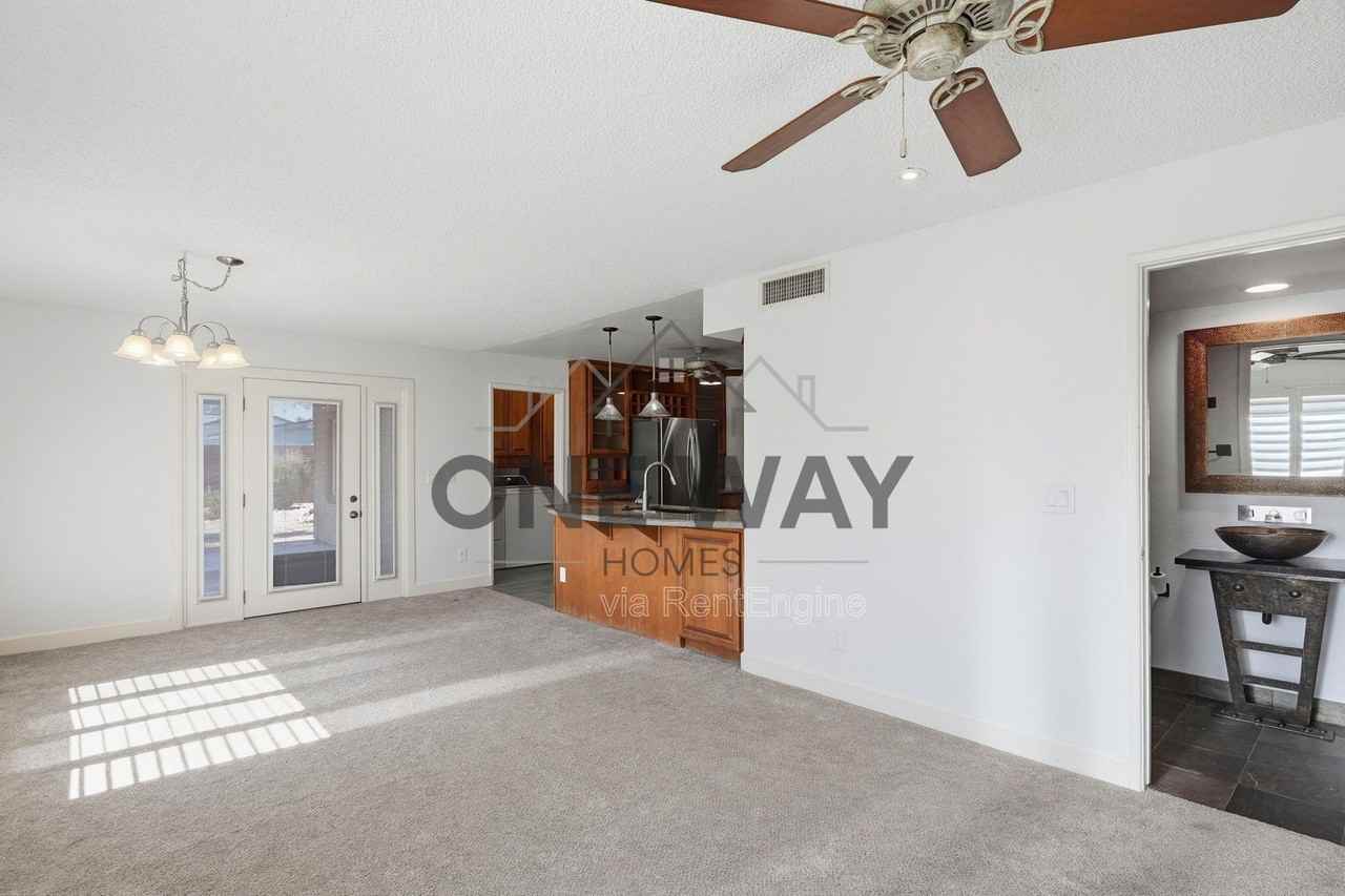 5749 S Farmer Ave - Photo 7 of 40