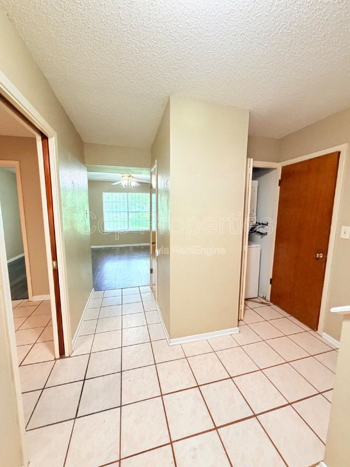 811 Jackson Keller Rd #3 - Photo 4 of 23