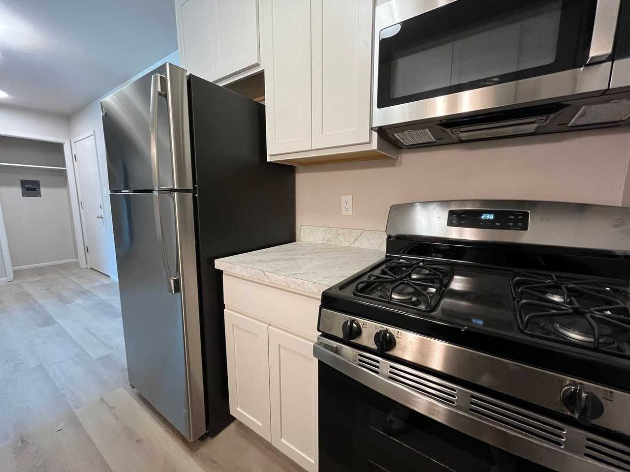 4246 S 60th St - Photo 6 of 28