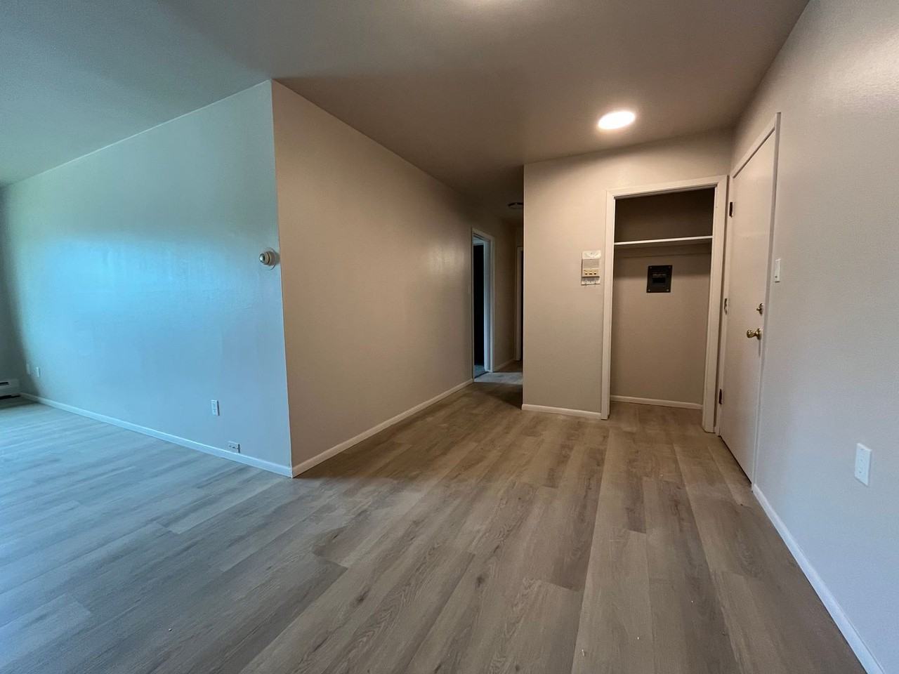 4246 S 60th St - Photo 7 of 28