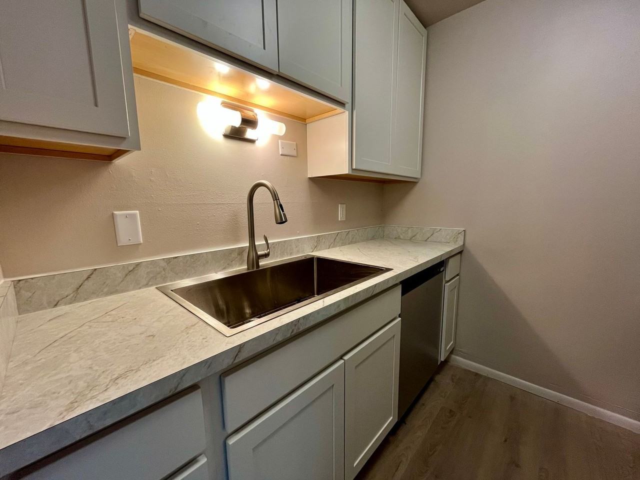 4246 S 60th St - Photo 5 of 31