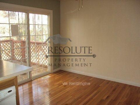 2204 Brett Cir - Photo 2 of 10