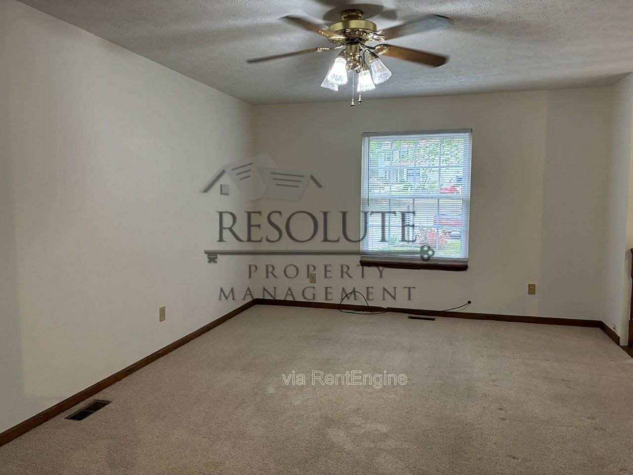 2204 Brett Cir - Photo 3 of 10