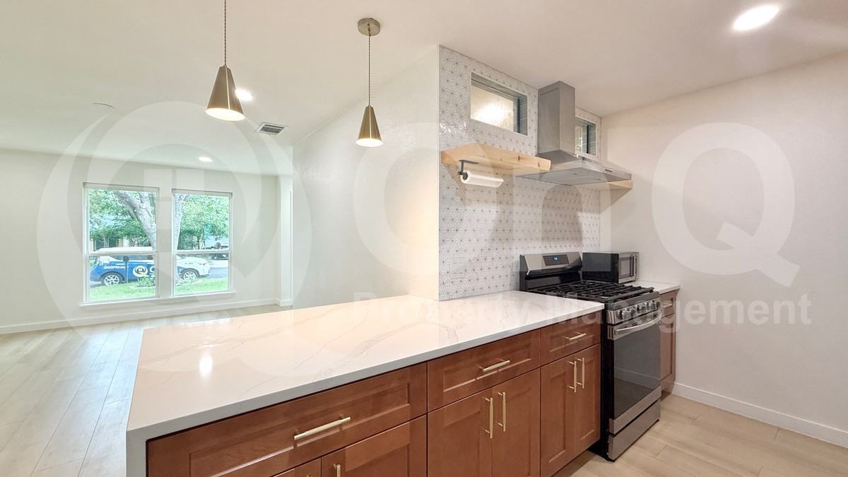 710 Wales Way - Photo 3 of 19