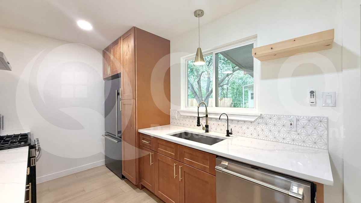 710 Wales Way - Photo 4 of 19