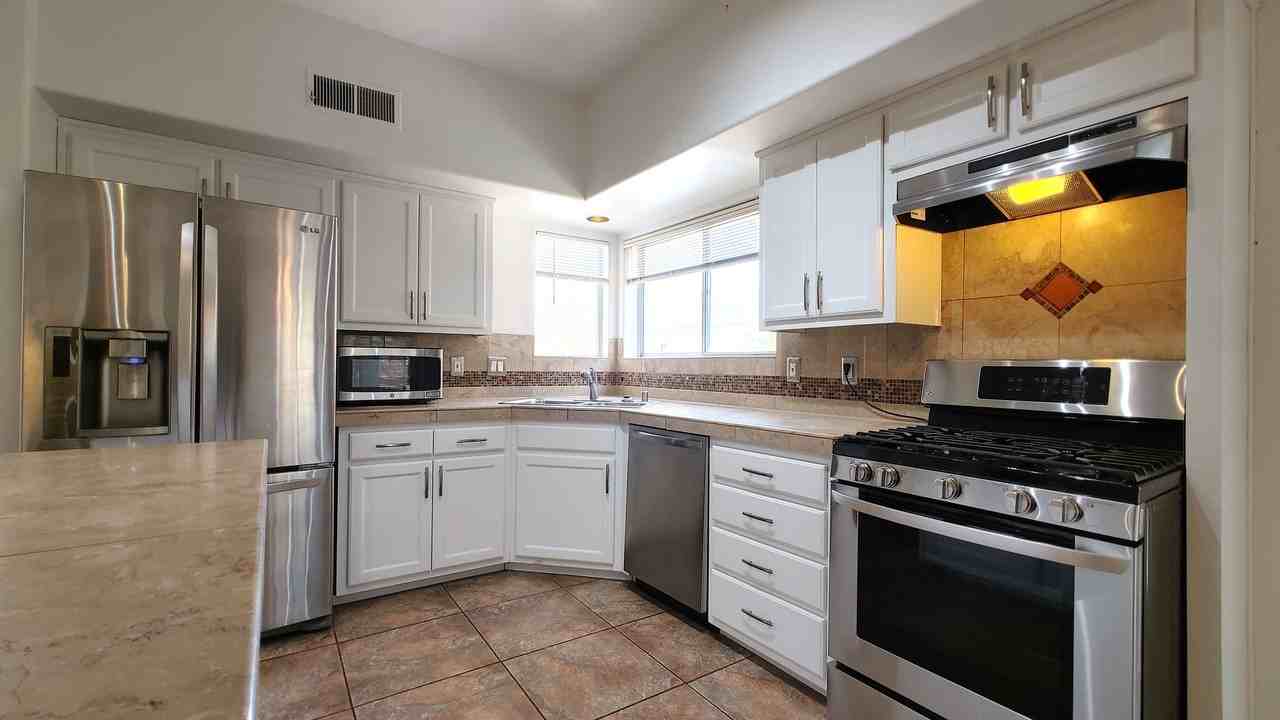9037 Walter Bambrook Pl Ne - Photo 3 of 18