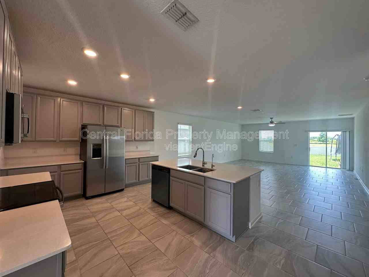 373 Pineywoods St - Photo 3 of 29