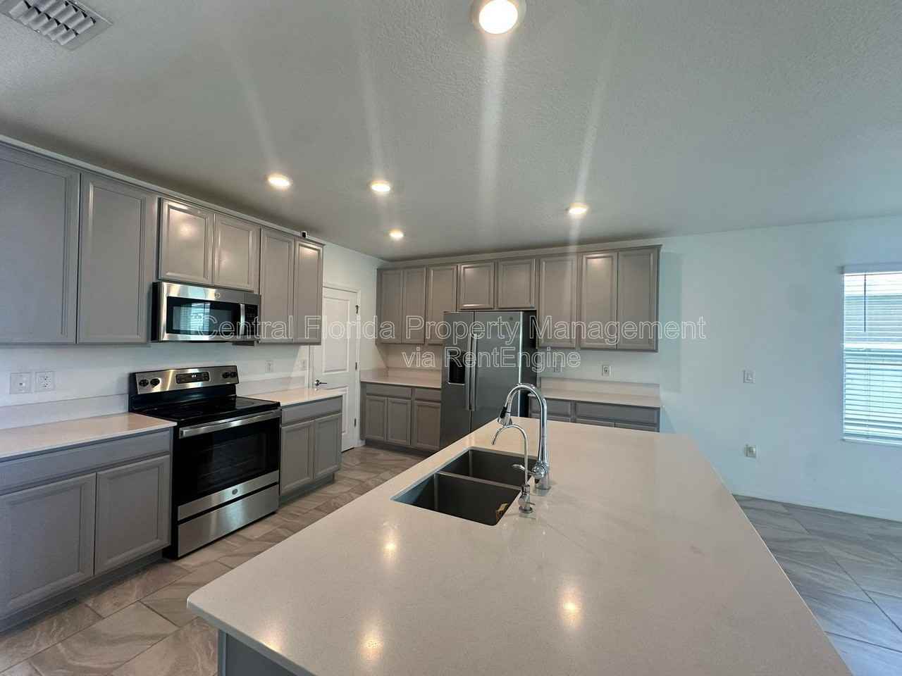 373 Pineywoods St - Photo 4 of 29