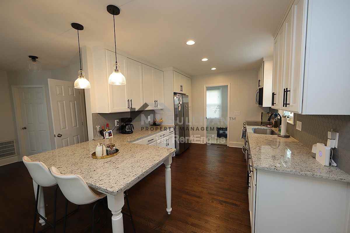411 N Maple St - Photo 3 of 20