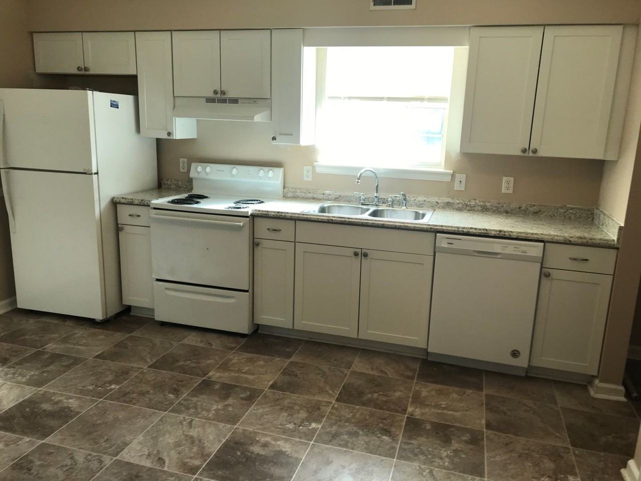 2563B Carriage Dr - Photo 2 of 18