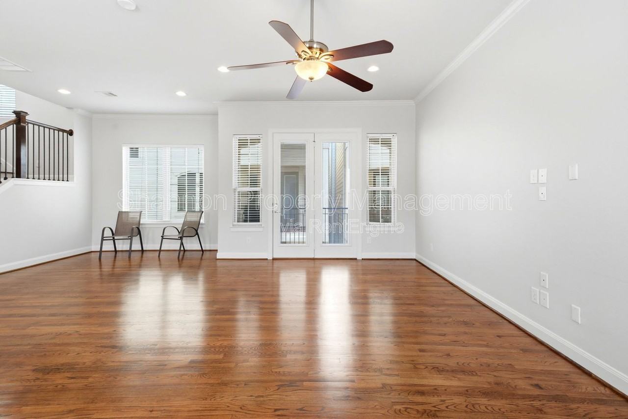 8239 Cambridge St - Photo 6 of 28