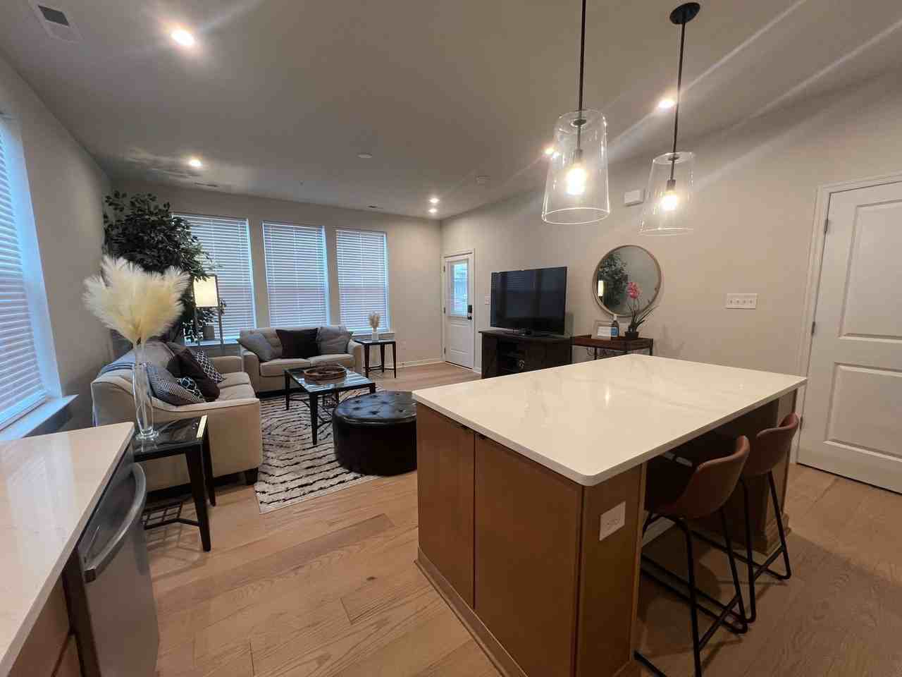 1900 Roseneath Rd #10B - Photo 7 of 29