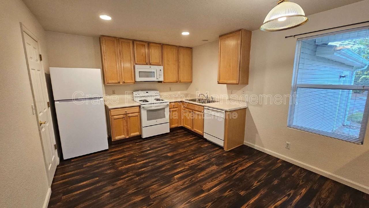 11016 Claude Ct - Photo 4 of 18