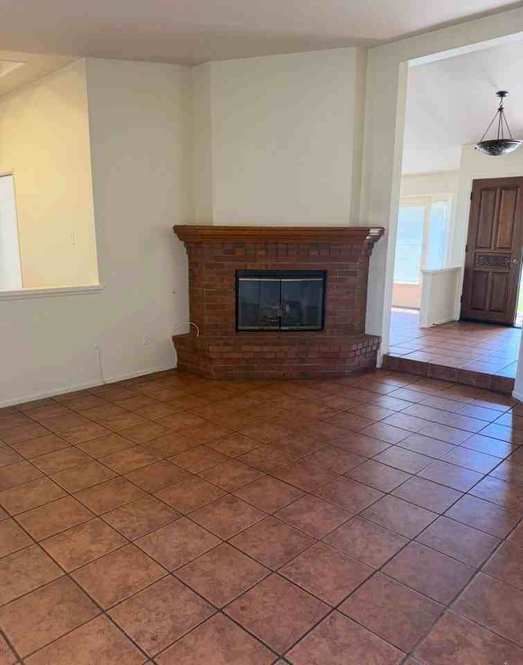 23890 Hazelwood Dr - Photo 4 of 7