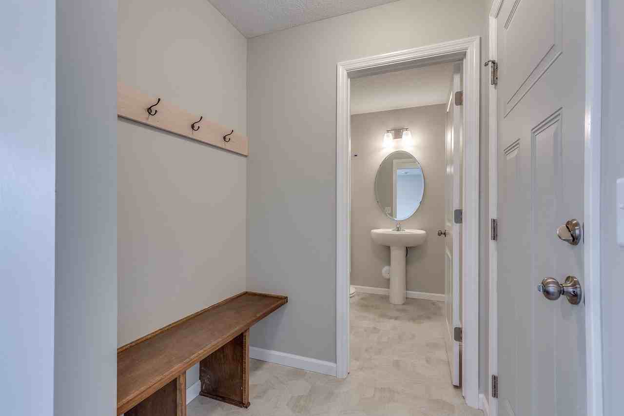 599 William St - Photo 2 of 11