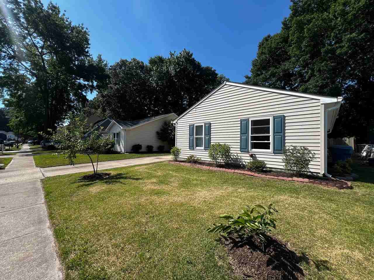 1594 Hummingbird Ln - Photo 3 of 27