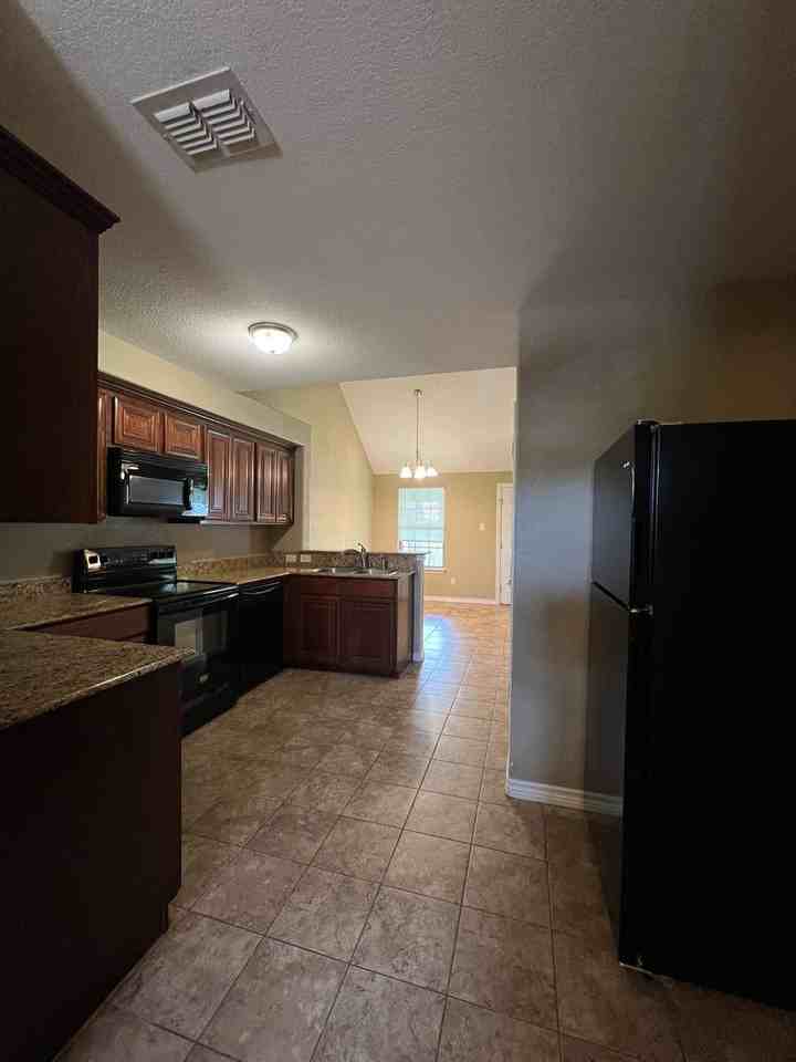 1470 N Belknap St - Photo 7 of 15