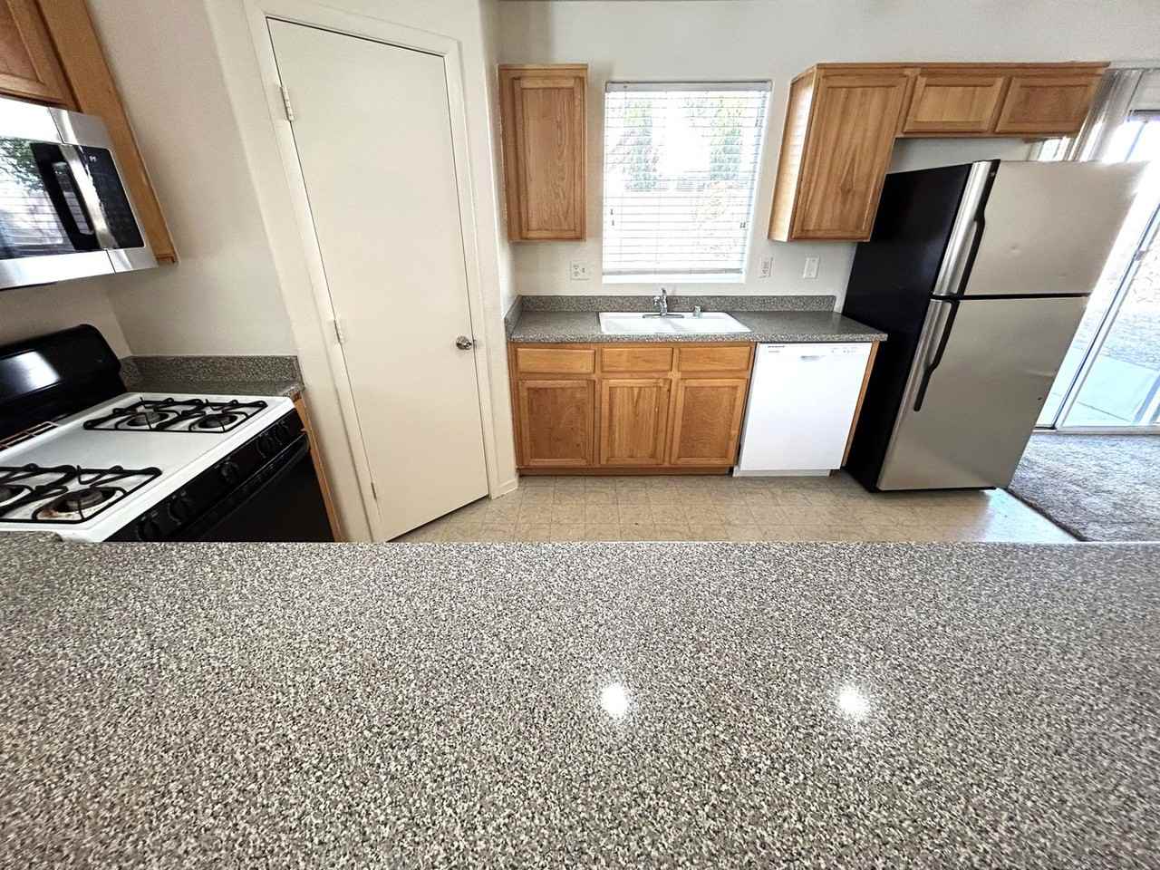 4916 River Splash Ave - Photo 4 of 25