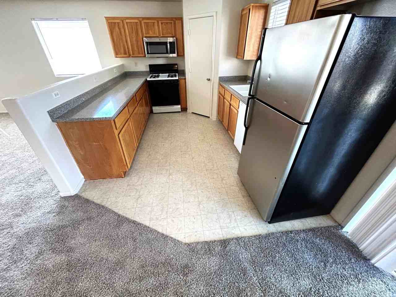 4916 River Splash Ave - Photo 5 of 25