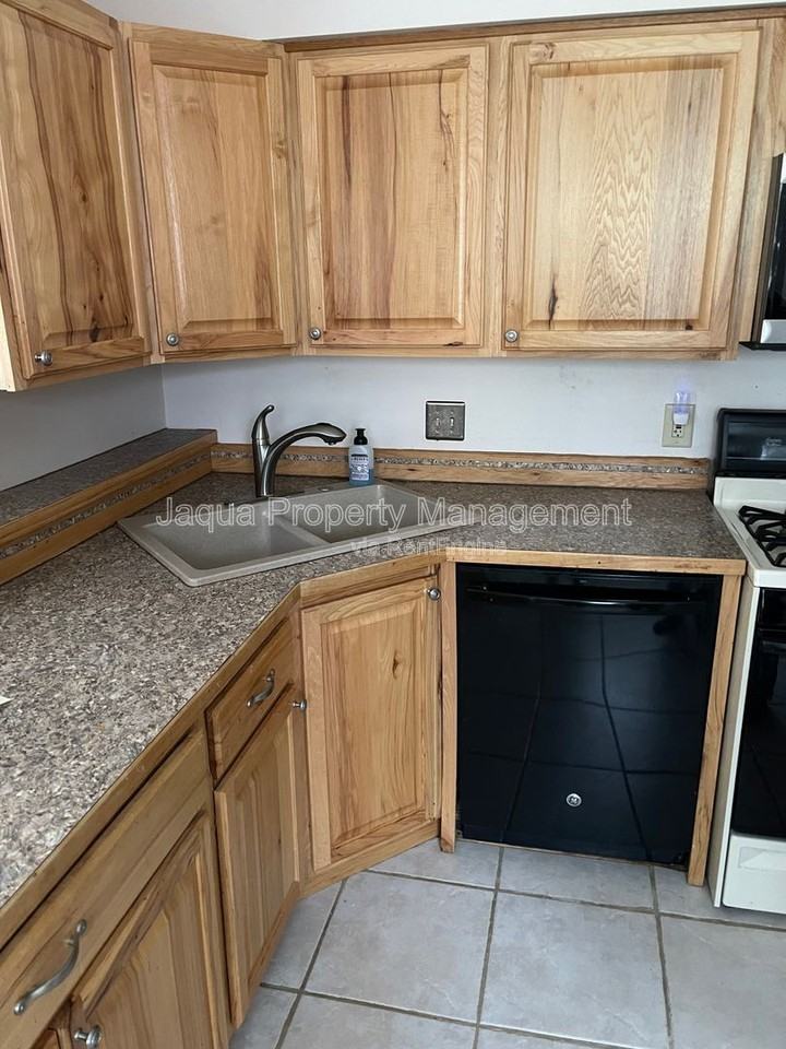 714 Garland Cir - Photo 4 of 12