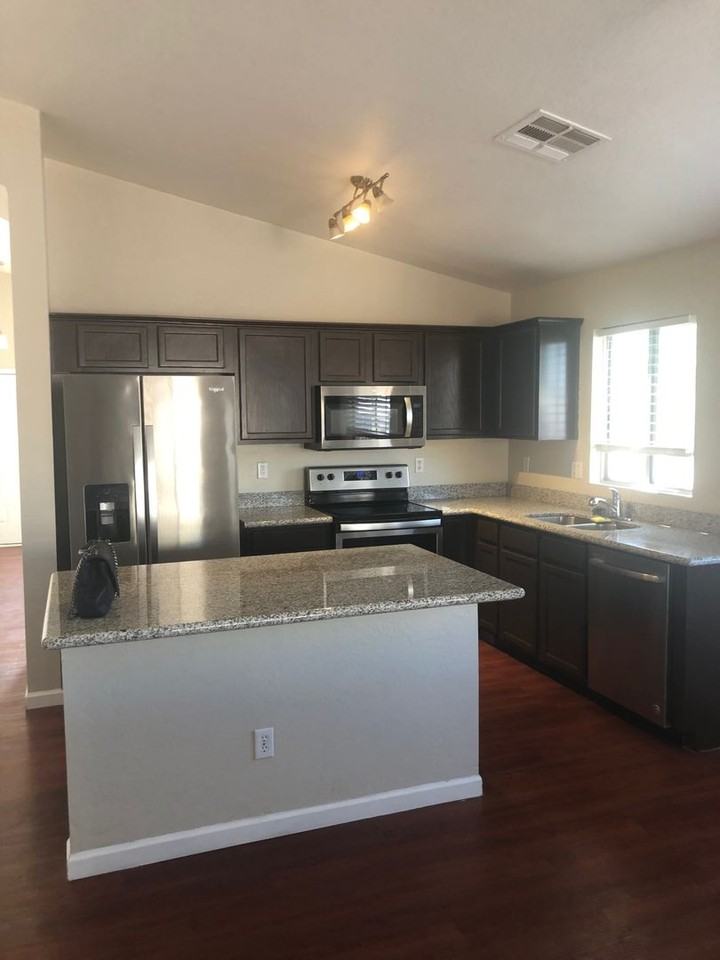 10540 W Pima St - Photo 2 of 8