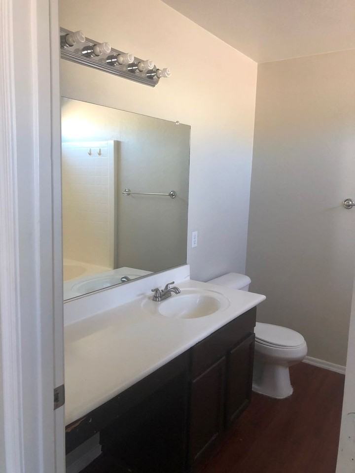 10540 W Pima St - Photo 5 of 8