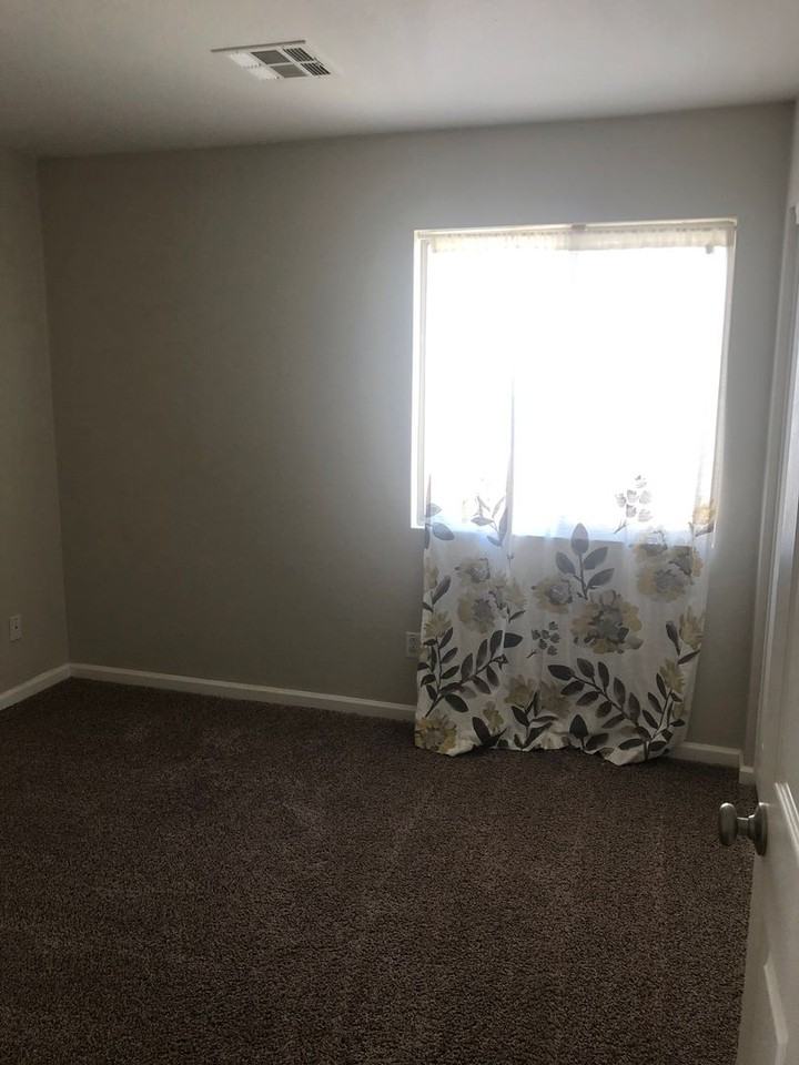 10540 W Pima St - Photo 7 of 8