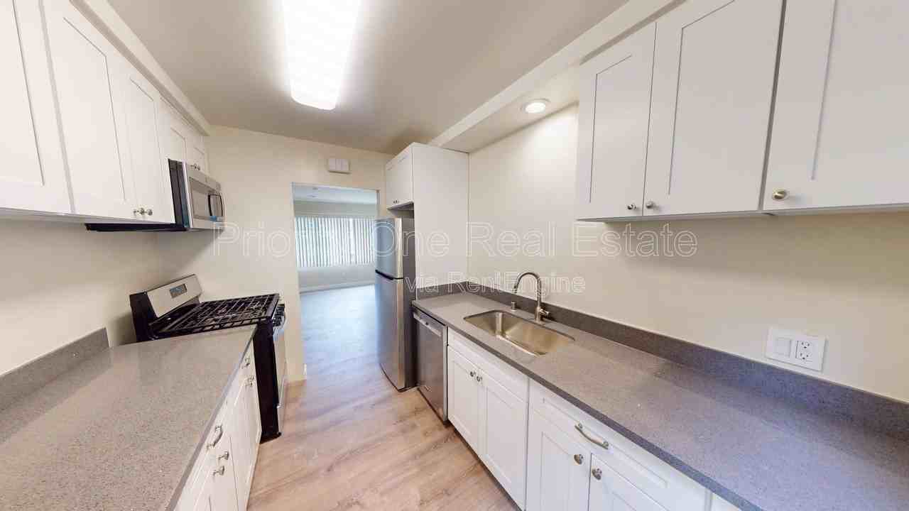 3641 Reynard Way - Photo 5 of 17