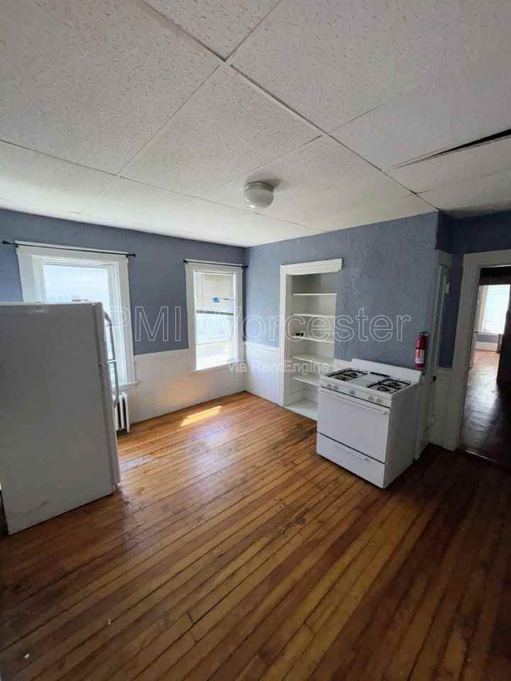 119 West St - Photo 4 of 20