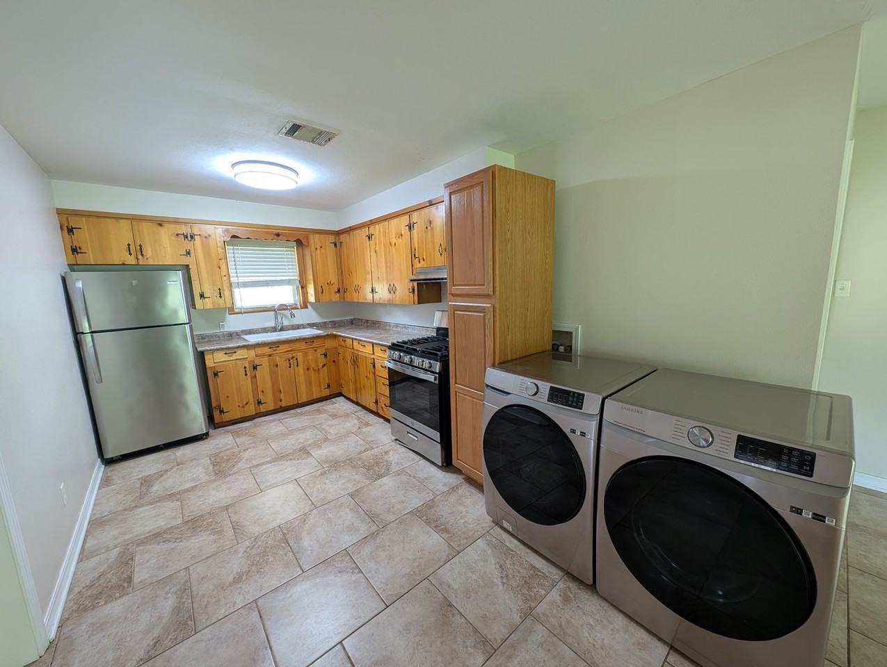 4213 Lark St - Photo 3 of 9