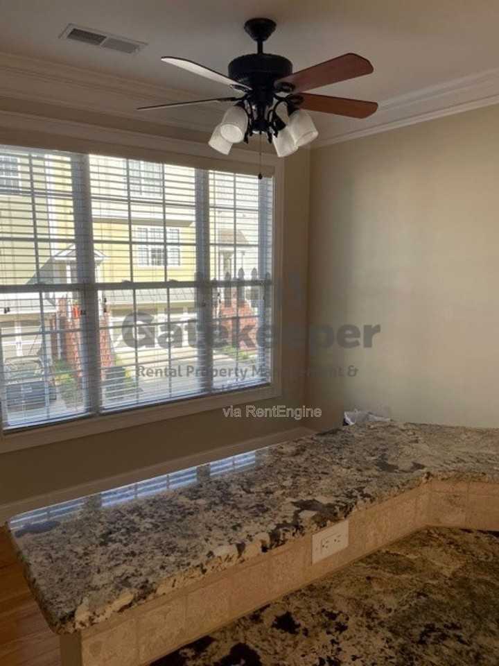 607 Lexington Vlg - Photo 6 of 15