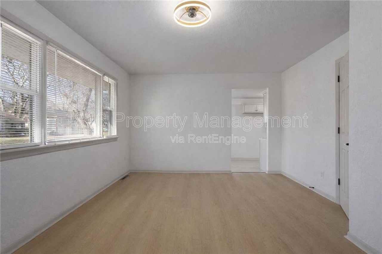 609 Se Florence Ave - Photo 5 of 23