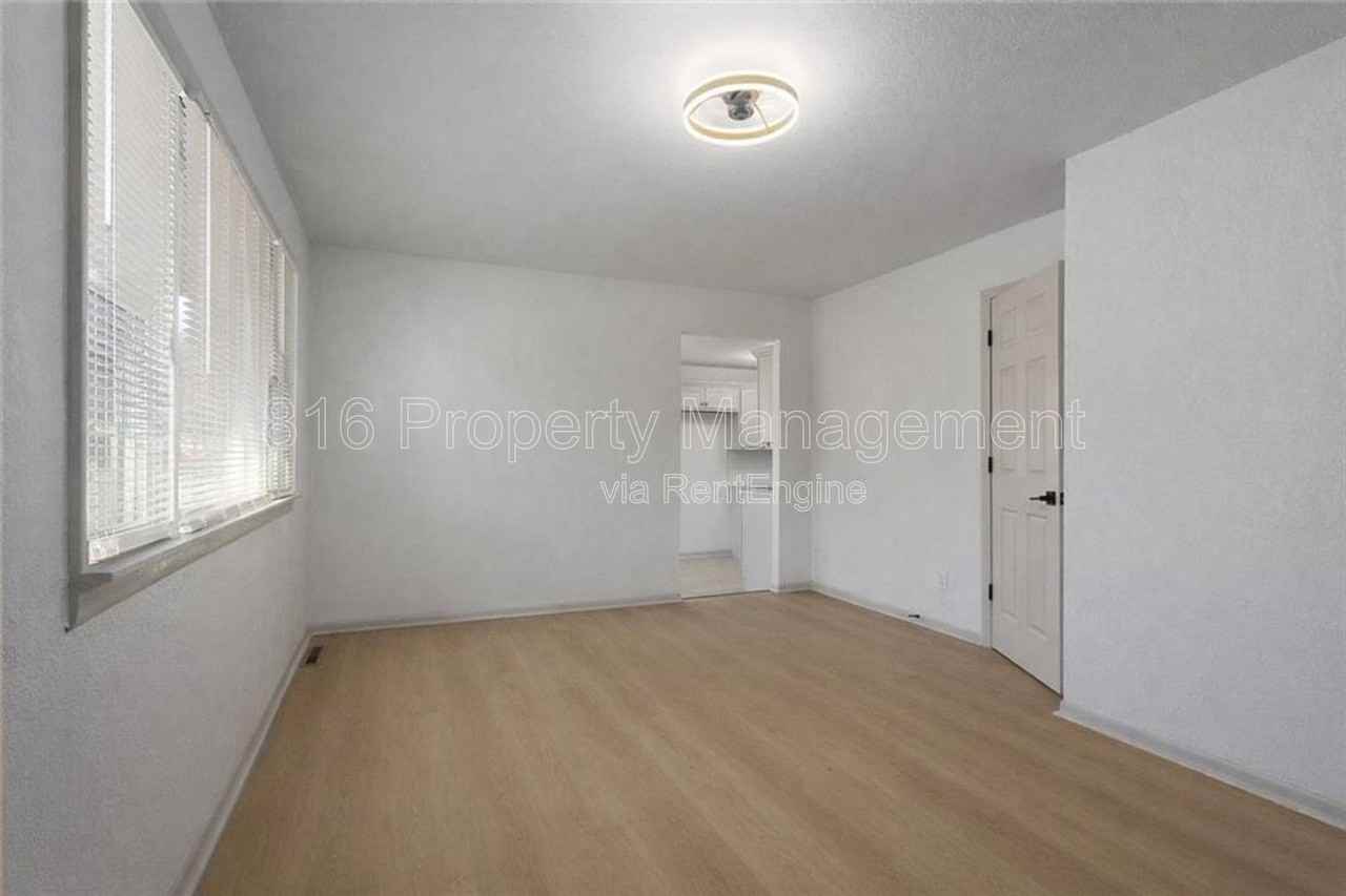 609 Se Florence Ave - Photo 6 of 23