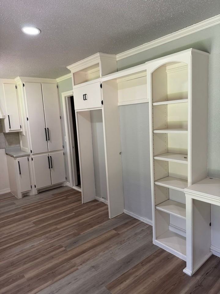 1009 Shalimar Dr - Photo 2 of 10
