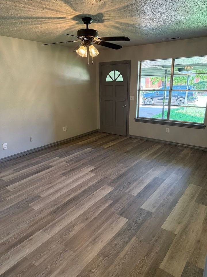 1009 Shalimar Dr - Photo 4 of 10