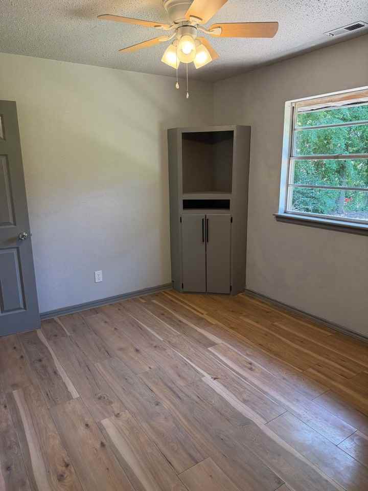 1009 Shalimar Dr - Photo 7 of 10