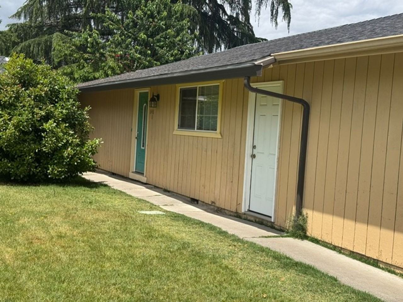 848 Olympic Ave - Photo 2 of 15