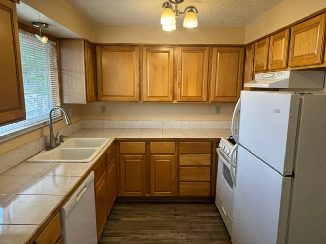848 Olympic Ave - Photo 3 of 15
