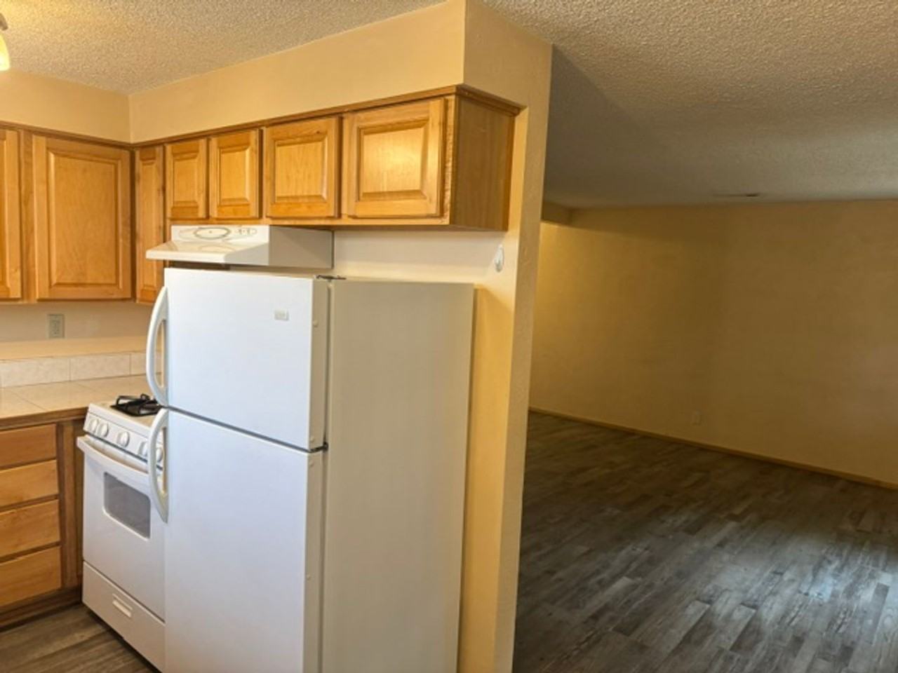 848 Olympic Ave - Photo 4 of 15