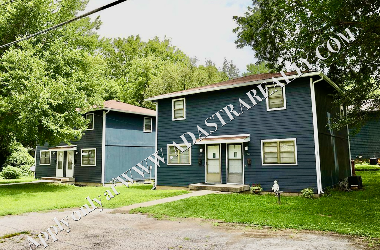 715 6th Ave - Photo 2 of 16