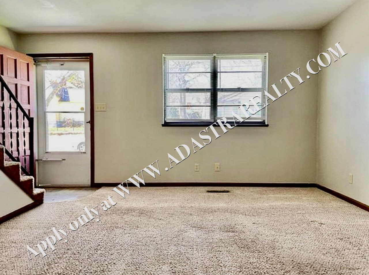 715 6th Ave - Photo 5 of 16