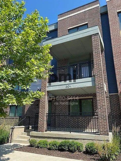 604 E 10th St - Photo 2 of 33