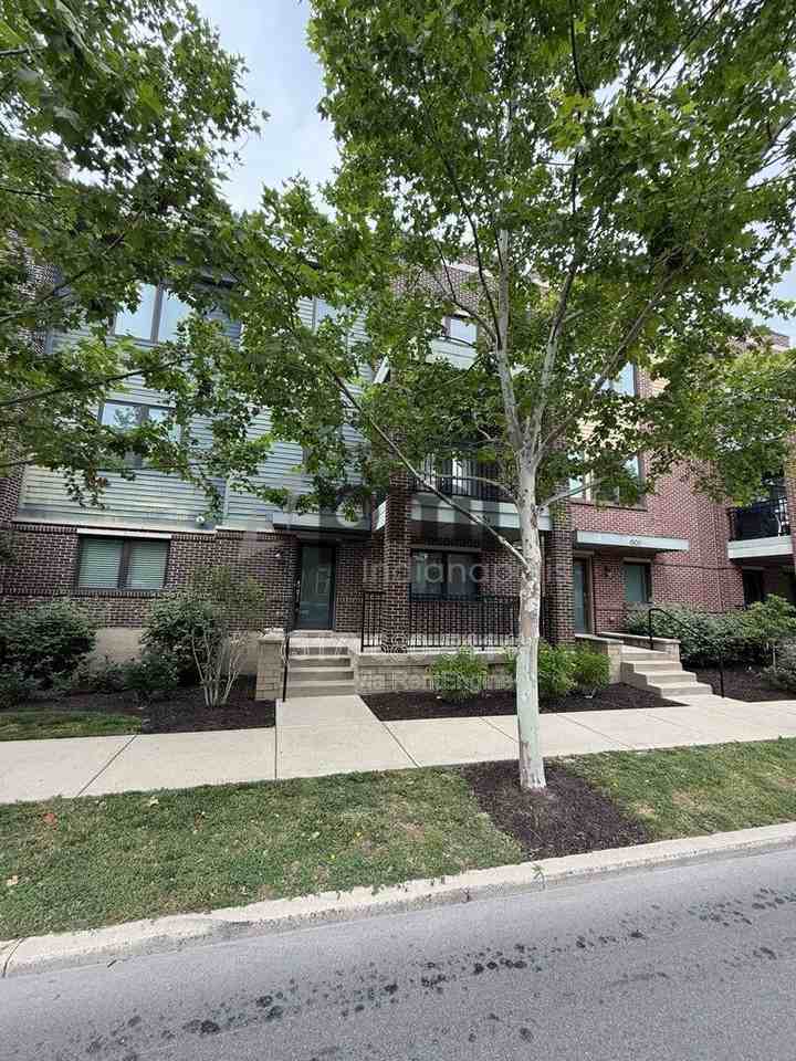 604 E 10th St - Photo 3 of 33