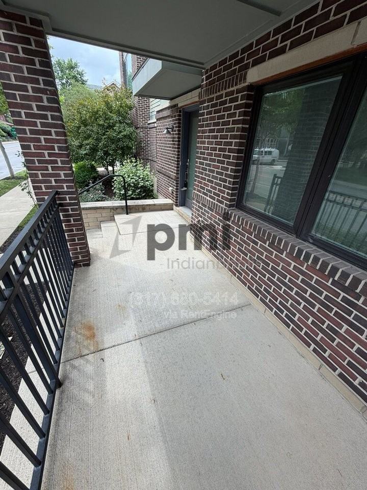604 E 10th St - Photo 5 of 33